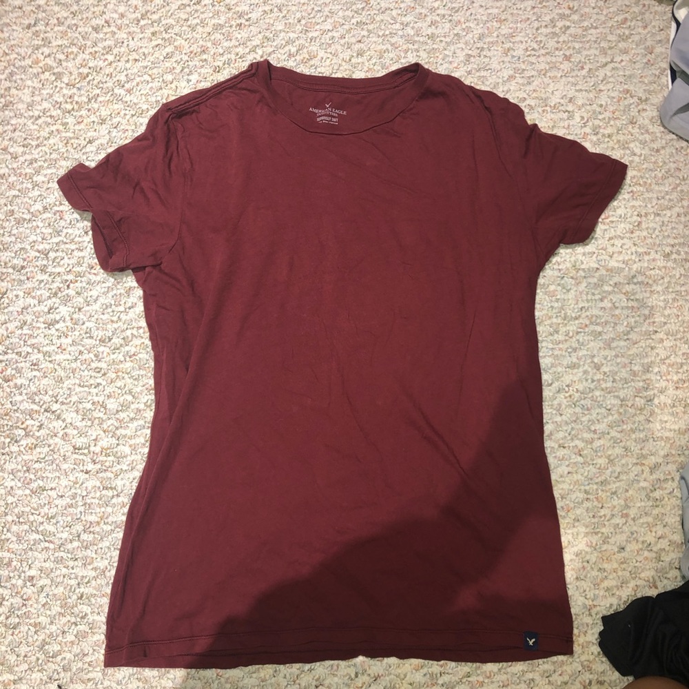AE maroon t shirt